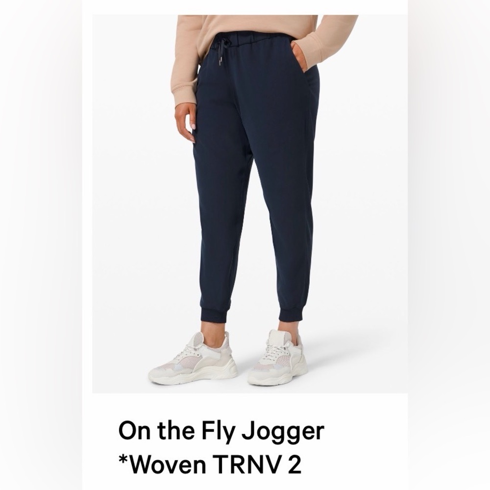 NWOT lululemon athletica On the Fly Jogger - Navy size 2